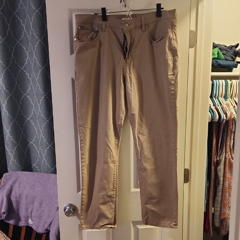 Lucky Brand Men's Khaki Chinos